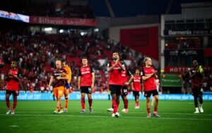 Bayer Leverkusen kết thúc chuỗi