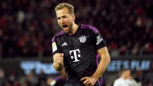 Harry Kane lập hat-trick